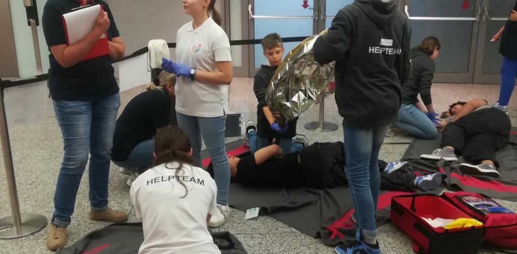 Tobias und Noah bei den Basismaßnahmen